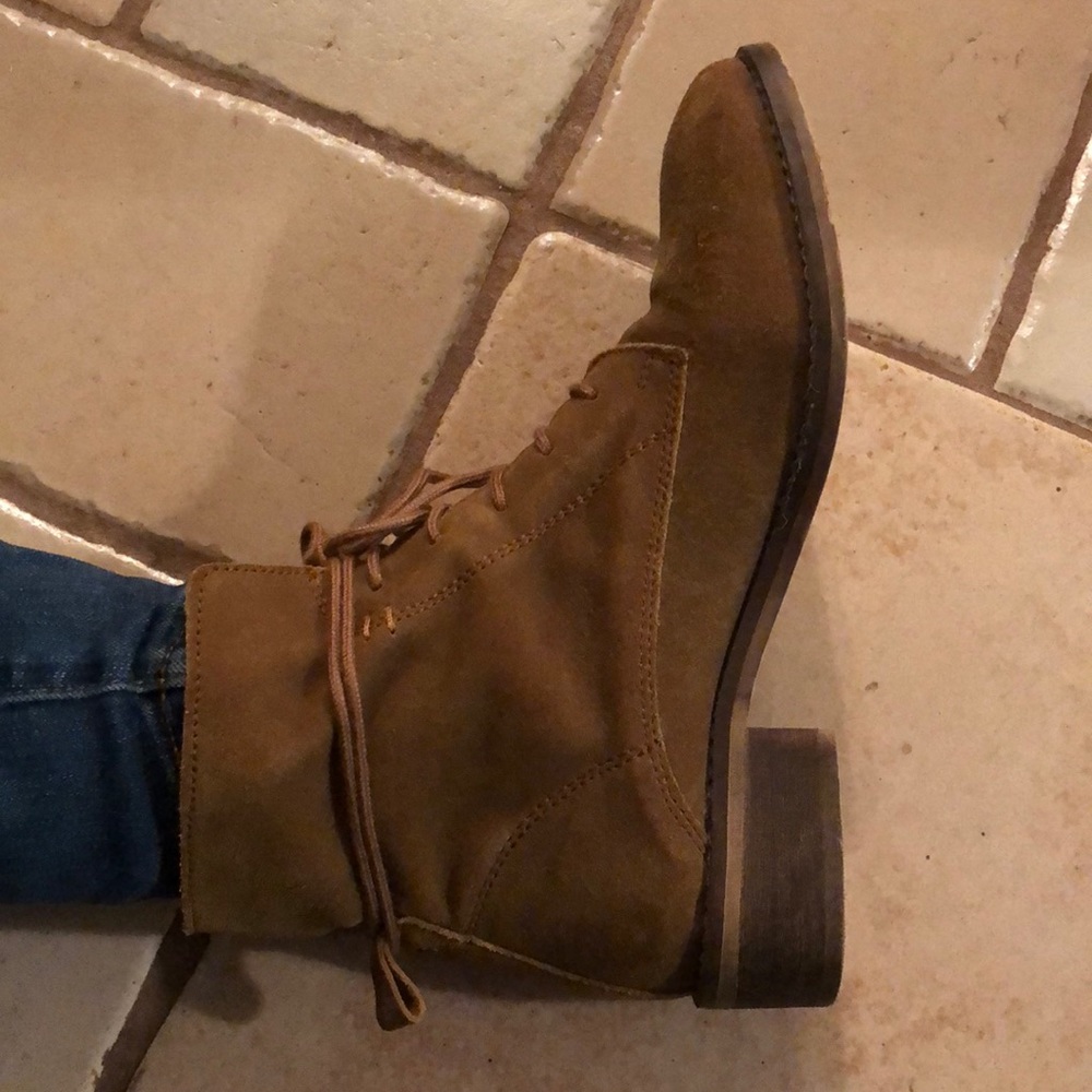 **SOLD**Steve Madden Rosaly lace up suede boots - Picture 4 of 7